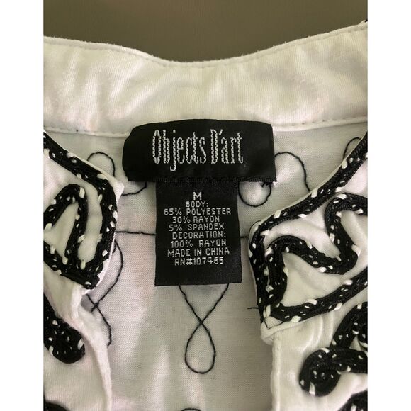 Objects D'art embellished artsy split neck sleeveless top - Picture 3 of 9